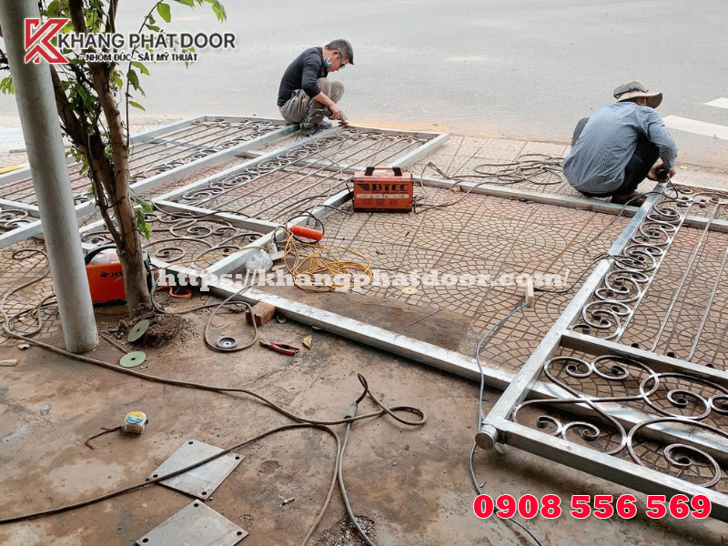 tai sao nen chon cua sat tu khang phat door