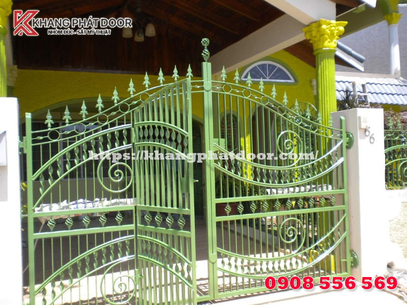cach chon mau son cua cong sat dep hop phong thuy